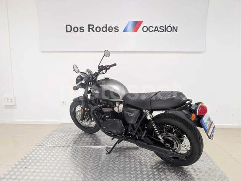Triumph Bonneville - Vista 9