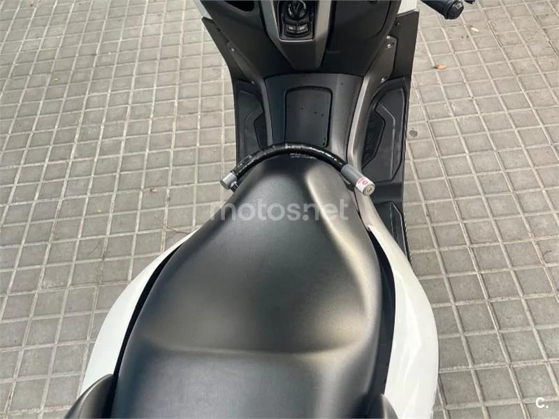Yamaha NMAX - Vista 12