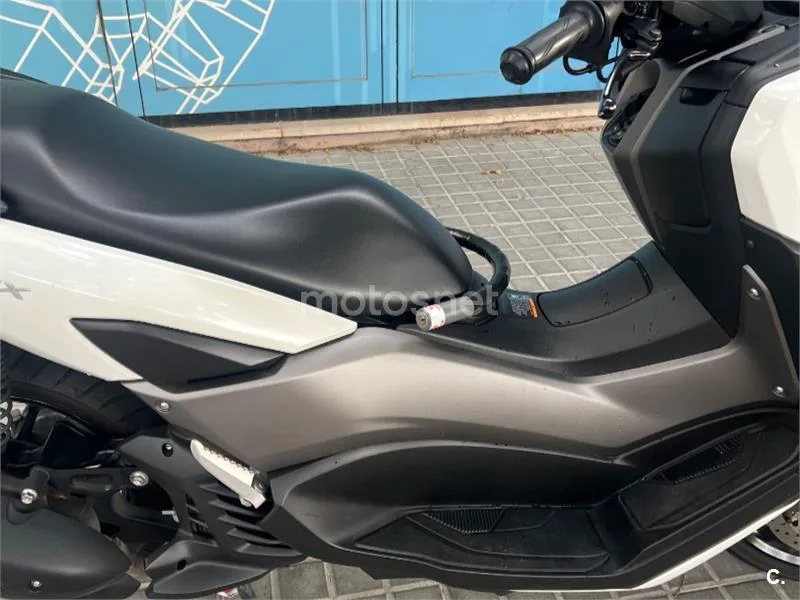 Yamaha NMAX - Vista 9