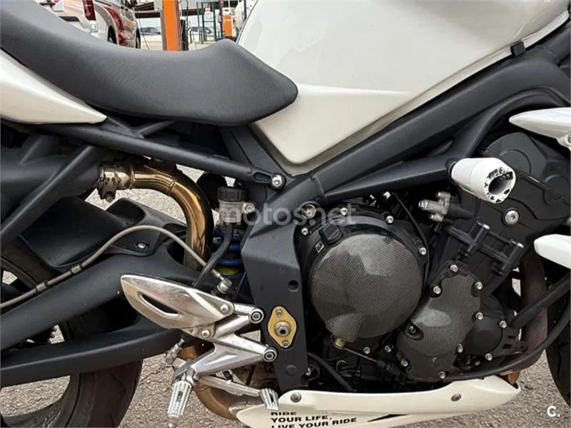 Triumph Street Triple - Vista 10
