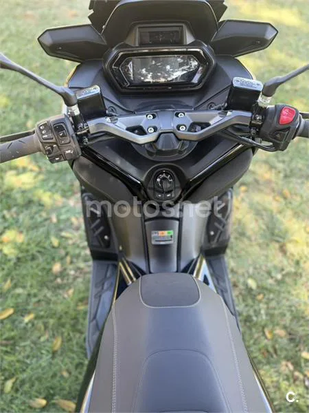 Yamaha XMAX 300 - Vista 6