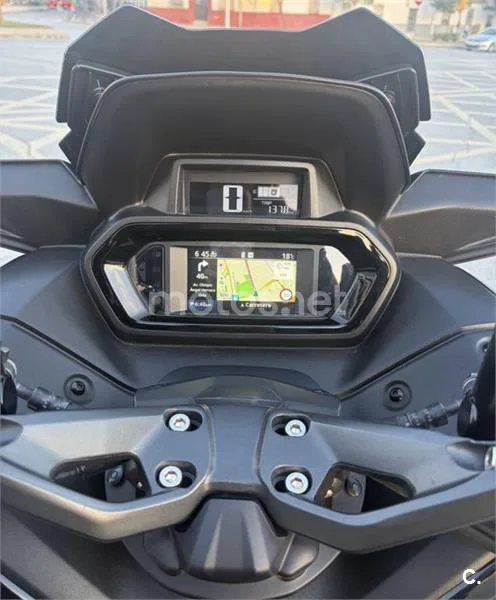 Yamaha XMAX 300 - Vista 8
