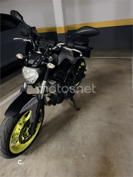 Yamaha MT-07 - Vista 9