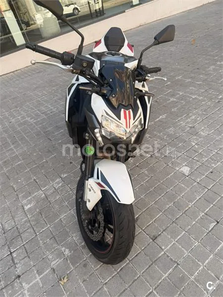Kawasaki Z900 - Vista 5