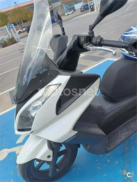 Kymco Super Dink 300 - Vista 9