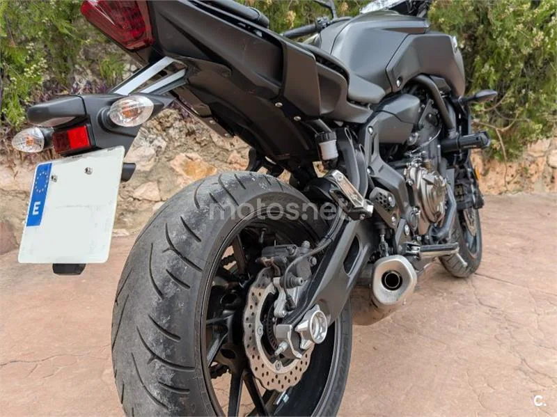Yamaha MT-07 - Vista 8