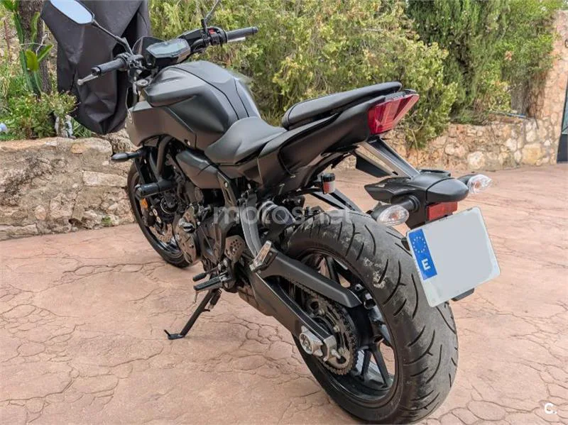 Yamaha MT-07 - Vista 10