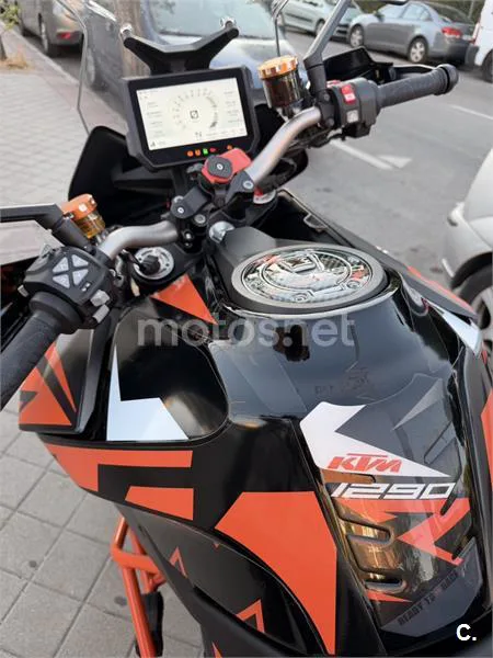 KTM 1290 Super Duke GT - Vista 11