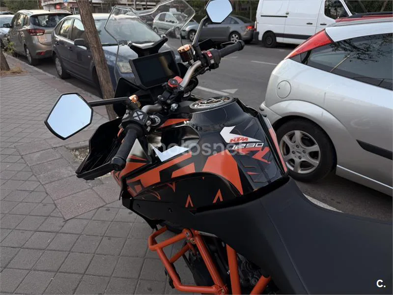 KTM 1290 Super Duke GT - Vista 4