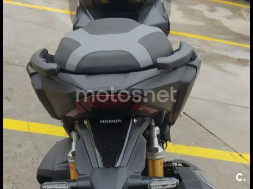 Honda ADV350 - Vista 4