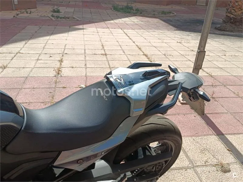 BMW F 900 R - Vista 4