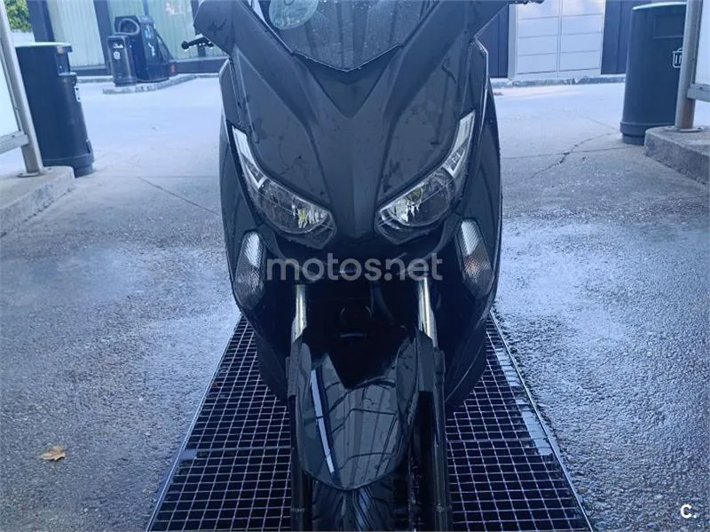 Yamaha XMAX 400 - Vista 4