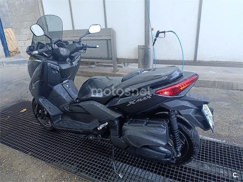 Yamaha XMAX 400 - Vista 5