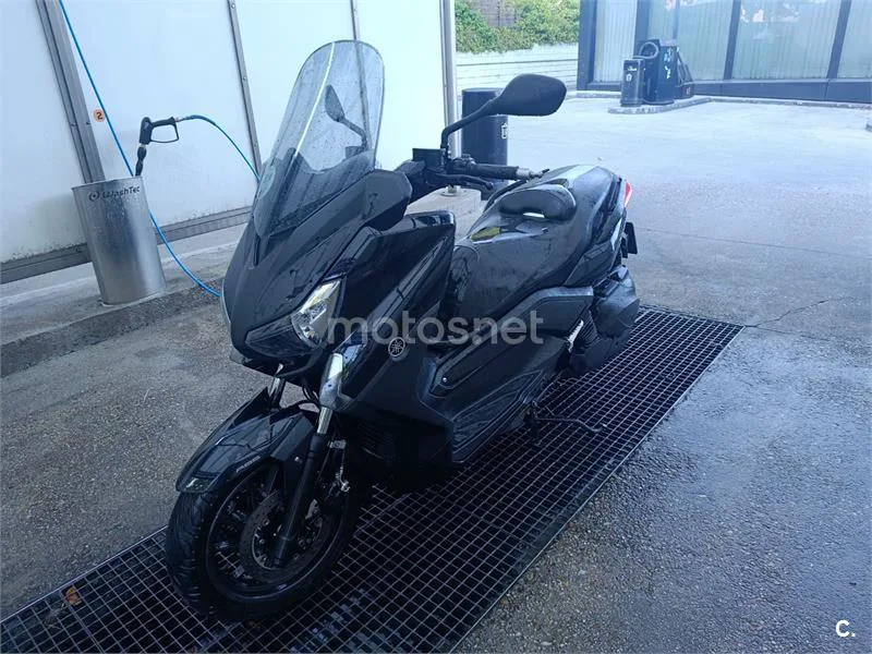 Yamaha XMAX 400 - Vista 6