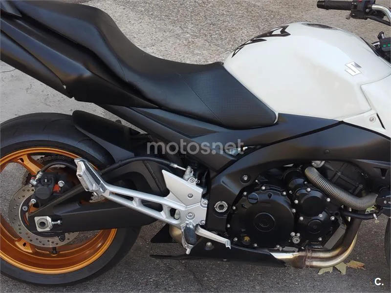 Suzuki GSR600 - Vista 12