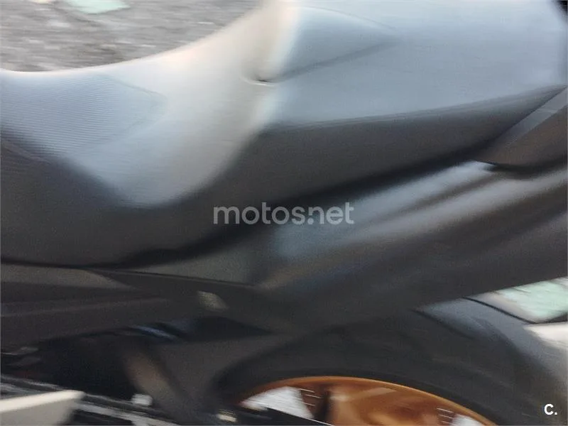 Suzuki GSR600 - Vista 15