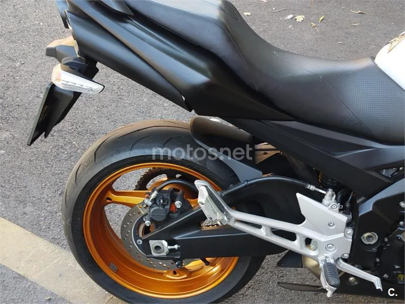 Suzuki GSR600 - Vista 17