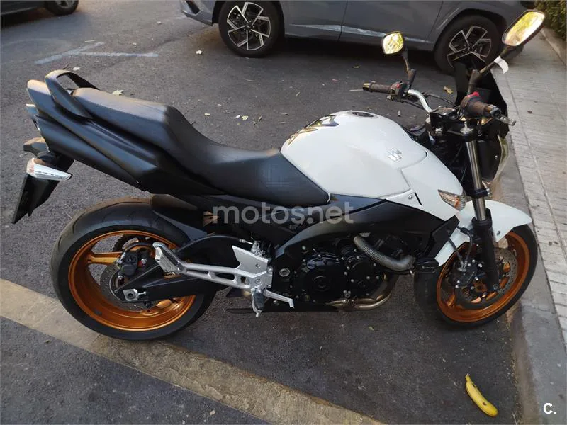 Suzuki GSR600 - Vista 18
