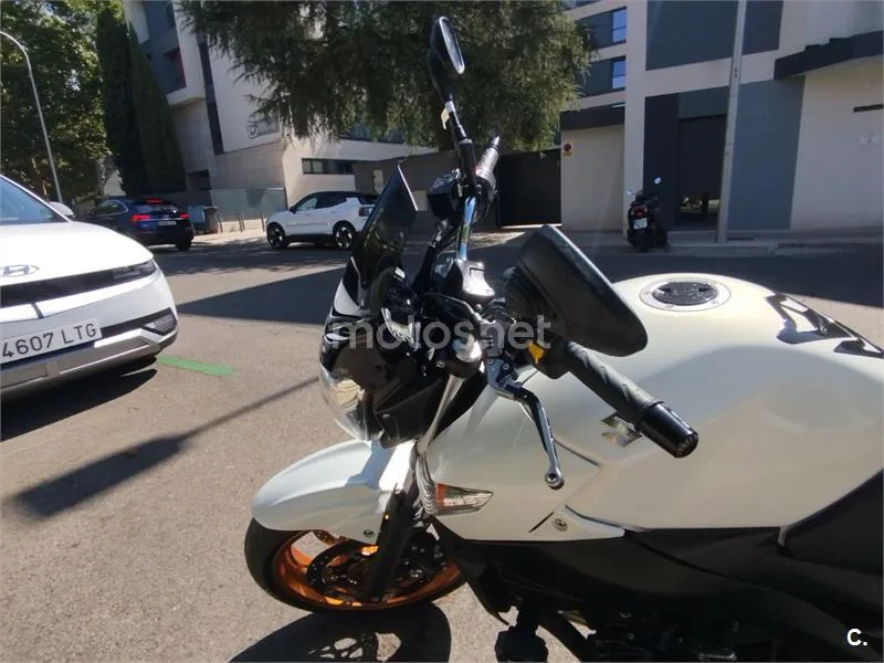 Suzuki GSR600 - Vista 3