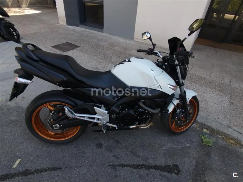 Suzuki GSR600 - Vista 9