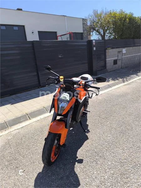 KTM 1290 Super Duke R - Vista 3