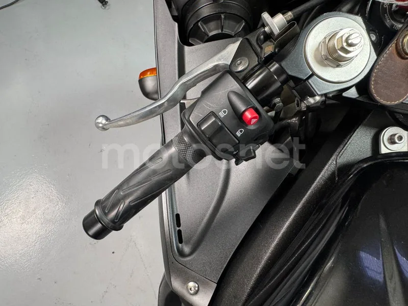 Yamaha YZF-R6 - Vista 12