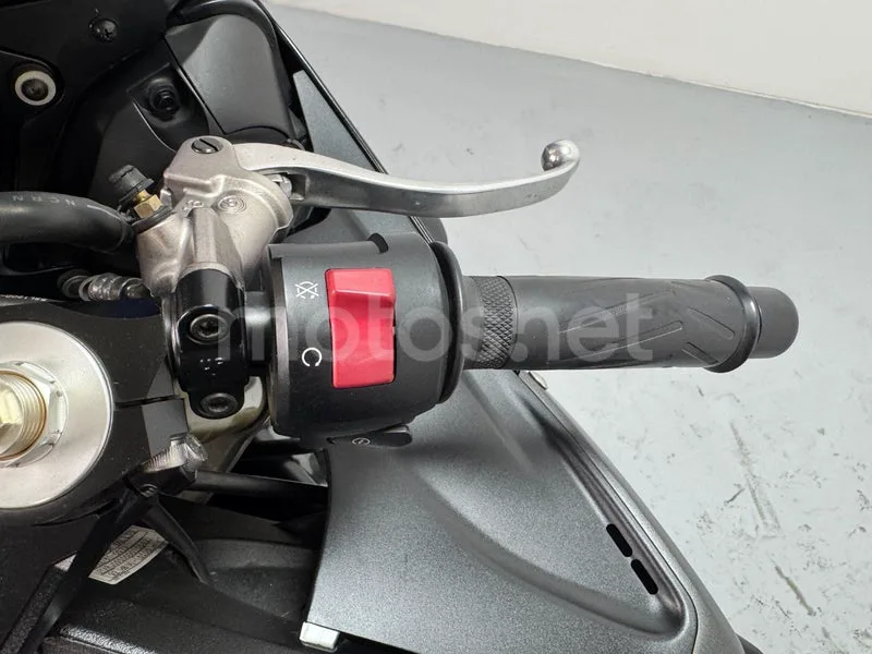 Yamaha YZF-R6 - Vista 13