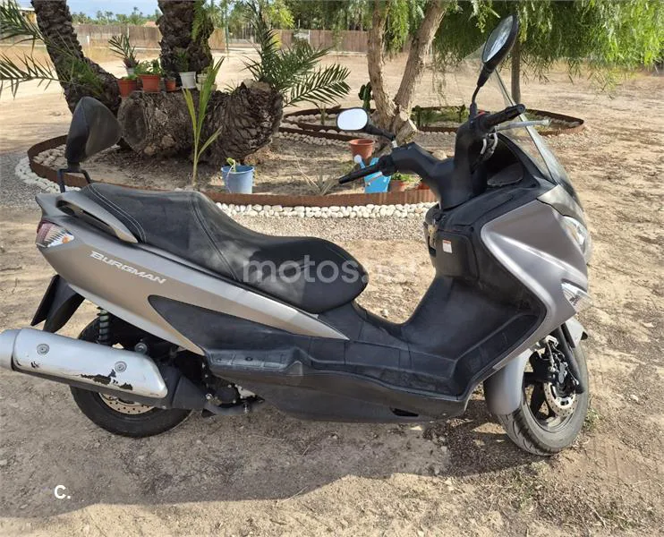 Suzuki Burgman 125 2300 € 2018 Alicante - 1