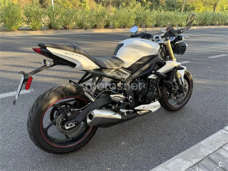 Triumph Street Triple - Vista 3