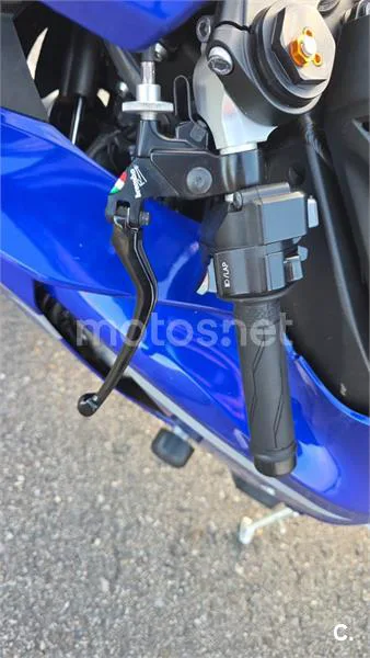 Yamaha YZF-R1 - Vista 8