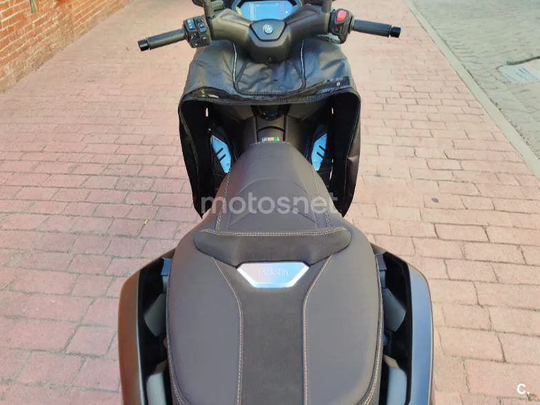 Yamaha XMAX 300 5200 € 2024 Madrid - 1