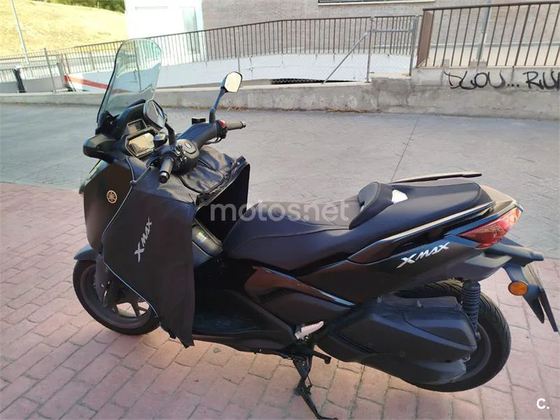 Yamaha XMAX 300 - Vista 3