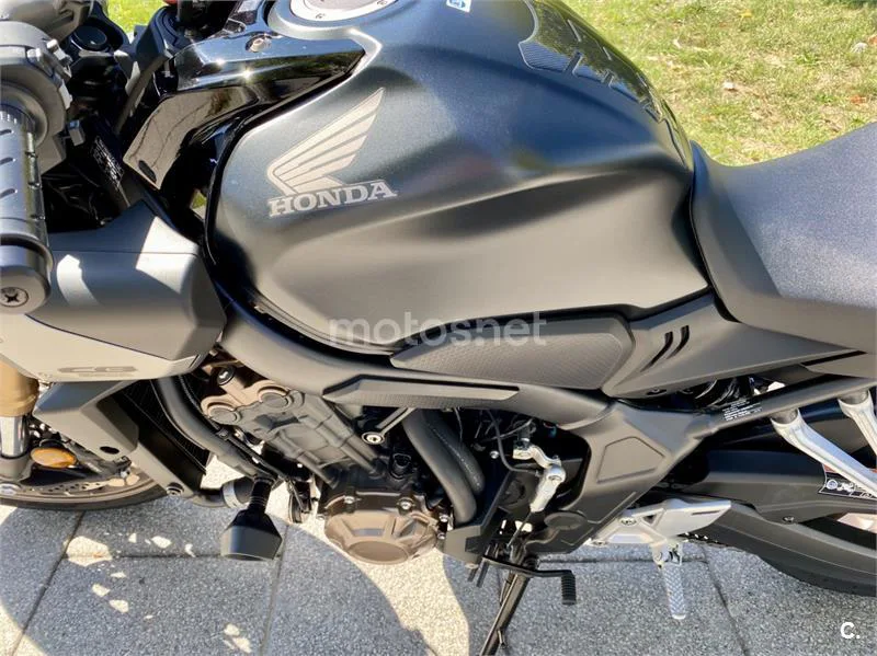 Honda CB650R 8390 € 2025 Araba - 2