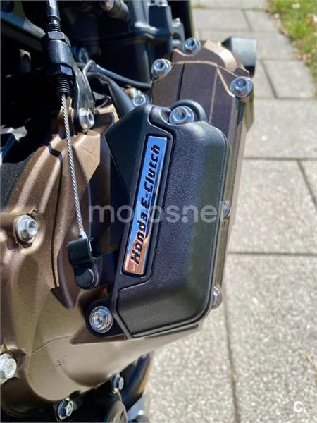 Honda CB650R - Vista 11