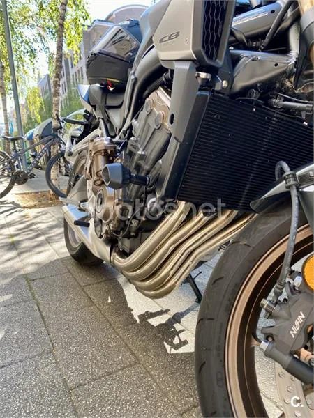 Honda CB650R - Vista 12