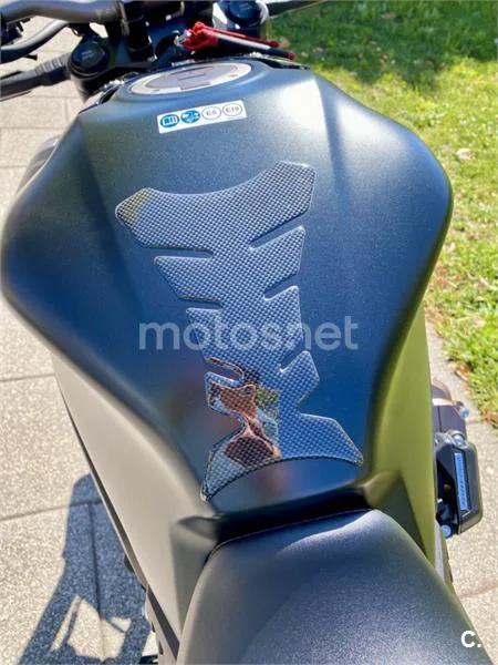 Honda CB650R - Vista 8