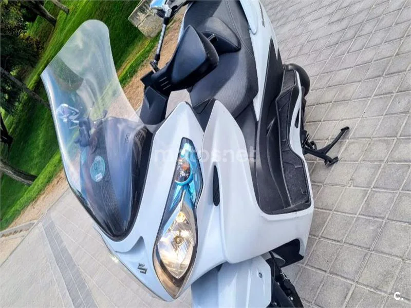 Suzuki Burgman 400 - Vista 13