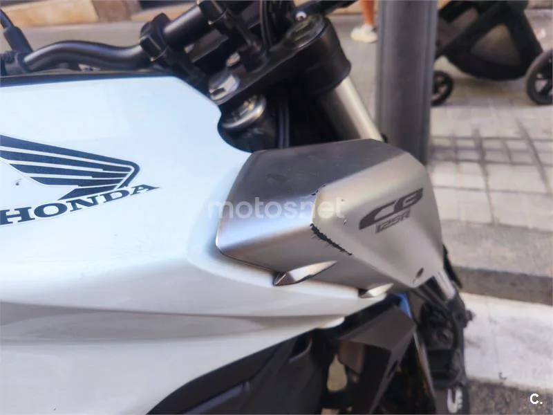 Honda CB125R - Vista 3