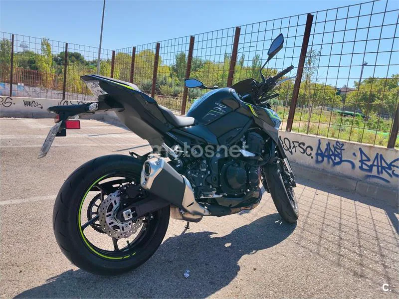 Kawasaki Z900 - Vista 3
