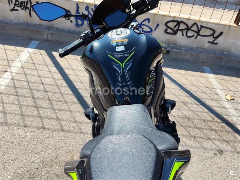 Kawasaki Z900 - Vista 4