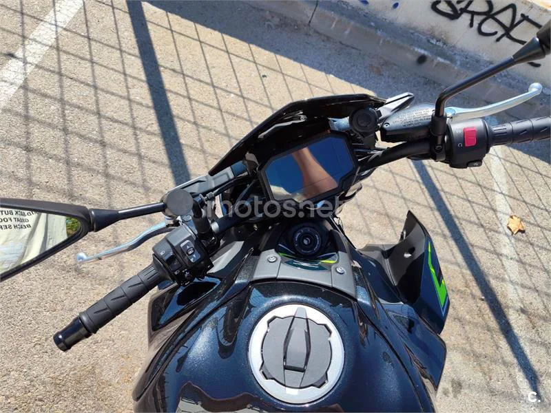 Kawasaki Z900 - Vista 5