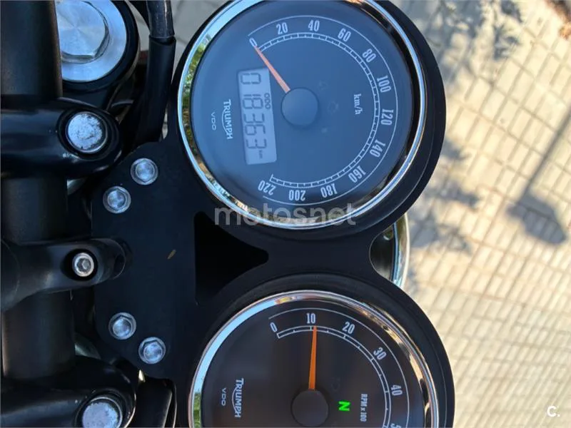 Triumph Scrambler - Vista 7