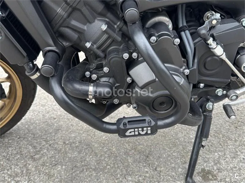 Yamaha XSR900 - Vista 12