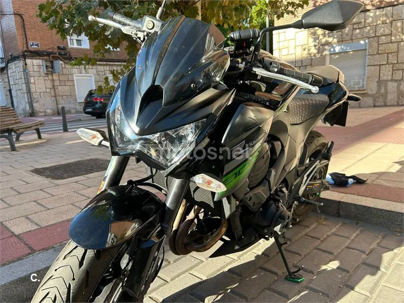 Kawasaki Z800 - Vista 3
