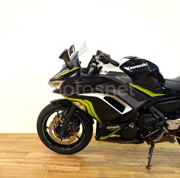 Kawasaki Ninja 650 - Vista 8