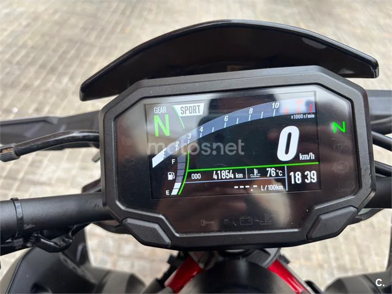 Kawasaki Z900 - Vista 11