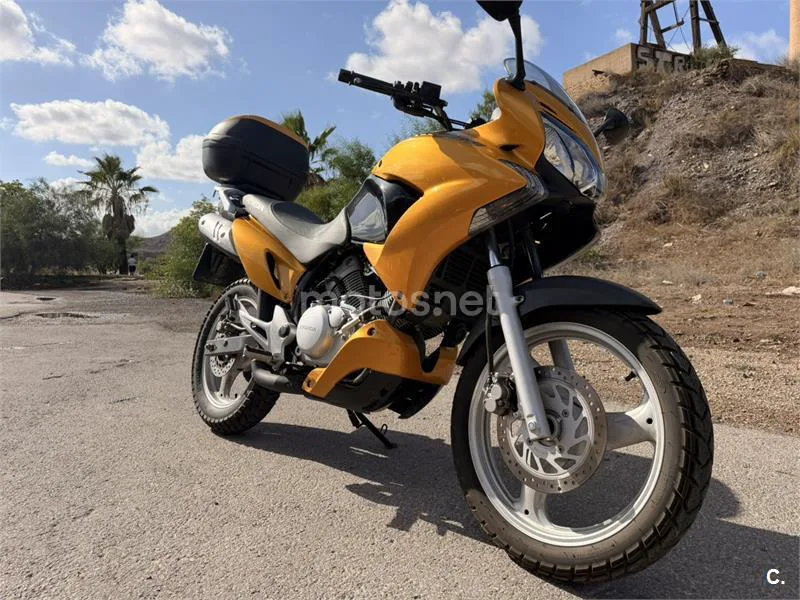 Honda XL125V Varadero - Vista 3