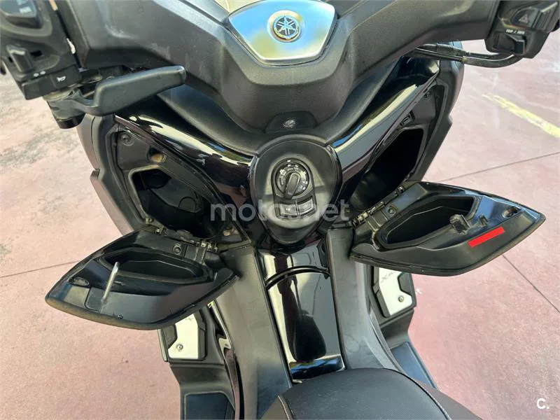 Yamaha XMAX 400 - Vista 6