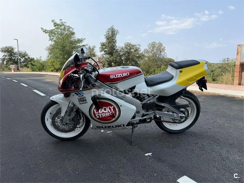Suzuki RGV250 - Vista 3