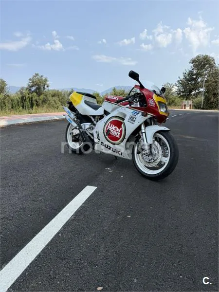 Suzuki RGV250 - Vista 4